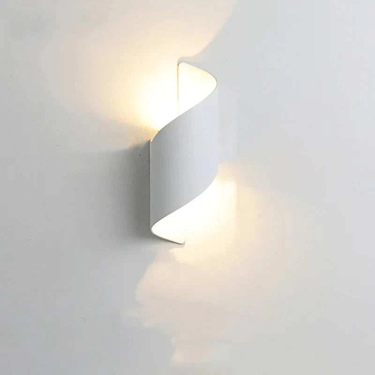 Modern LED waterproof outdoor wall lamp with sleek design and durable build for energy-efficient lighting
